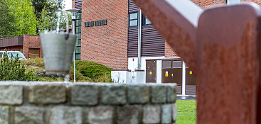 Det er for sent å løfte blikket, når krisen har truffet oss